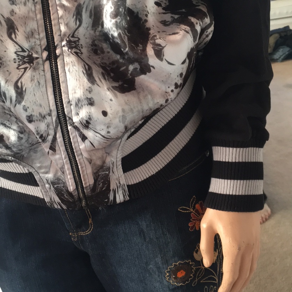 Unique Blk/Wht/Gry Satin Zipper Front Jacket - Picture 4 of 6